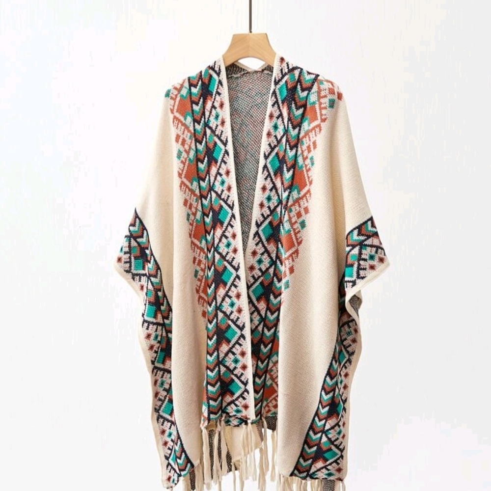 SHEIN Cream Geometric Pattern Poncho